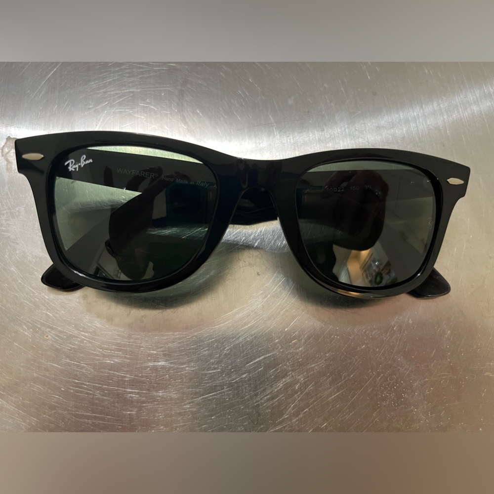 New in Box Ray-Ban Black and Green Wayfarer Sunglasses